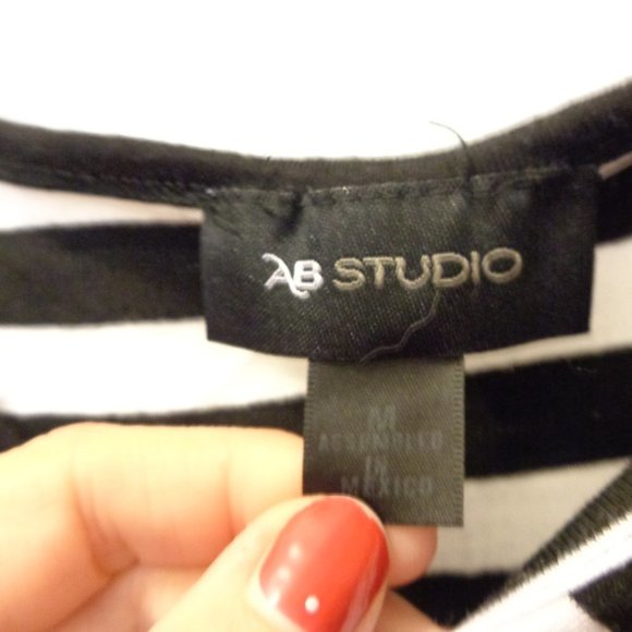 AB Studio Top Size Medium Black & White - Picture 5 of 9